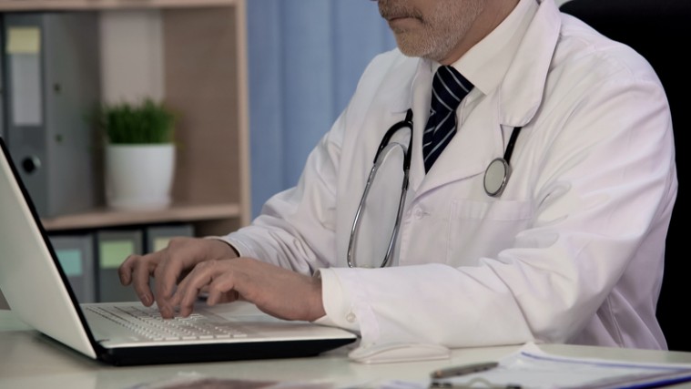 ¿Cuál es el mejor software médico para clínicas?