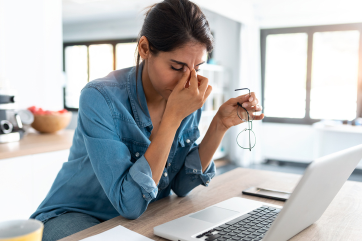 Riesgos del teletrabajo y del uso excesivo de ordenadores