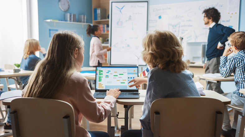 Cómo la tecnología está transformando la educación: Tendencias para 2024