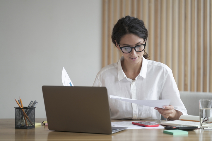 Control horario de los trabajadores y factura electrónica: claves para la gestión empresarial moderna