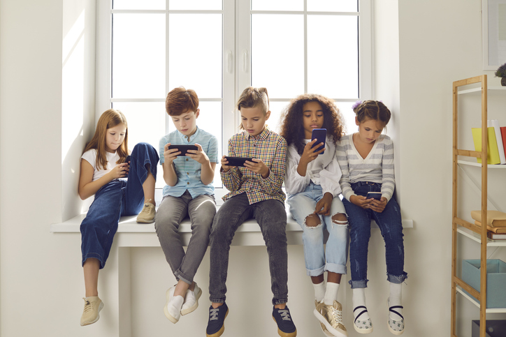 ¿Cuál es el mejor teléfono para niños? Claves para elegir con criterio